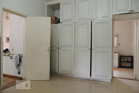 Casa à venda com 450m², 4 quartos e 8 vagasQuarto 4 - Suíte