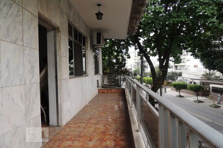 Casa à venda com 450m², 4 quartos e 8 vagasVaranda