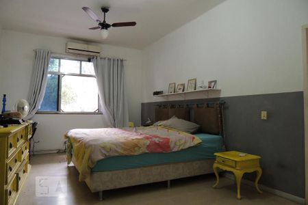 Casa à venda com 450m², 4 quartos e 8 vagasQuarto 4 - Suíte