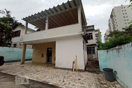 Casa à venda com 450m², 4 quartos e 8 vagasFundos
