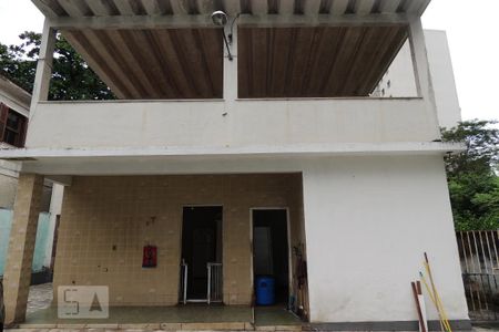 Casa à venda com 450m², 4 quartos e 8 vagasFundos
