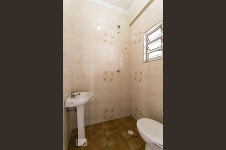 Casa à venda com 280m², 3 quartos e 8 vagasBanheiro da Serviço