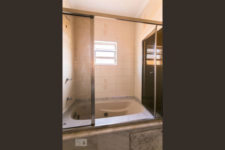 Casa à venda com 280m², 3 quartos e 8 vagasBanheiro da Suíte