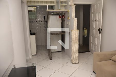 Sala de apartamento para alugar com 2 quartos, 40m² em Costa Azul, Salvador