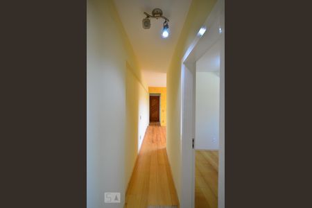 Corredor de apartamento à venda com 2 quartos, 62m² em Vila Fachini, São Paulo