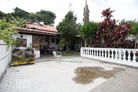 Casa para alugar com 401m², 4 quartos e 4 vagas Casa para alugar com 401m², 4 quartos e 4 vagasQuintal