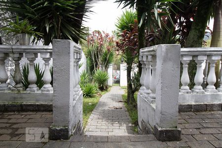 Casa para alugar com 401m², 4 quartos e 4 vagasDetalhe do quintal