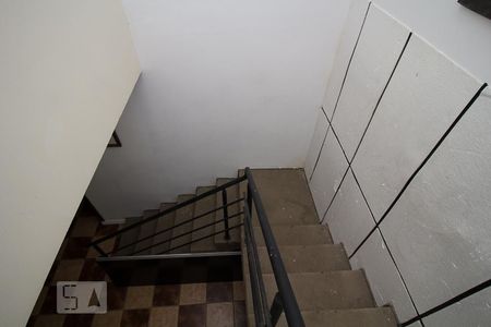 Casa para alugar com 401m², 4 quartos e 4 vagas Casa para alugar com 401m², 4 quartos e 4 vagasEscada