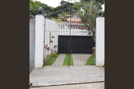 Casa para alugar com 401m², 4 quartos e 4 vagas Casa para alugar com 401m², 4 quartos e 4 vagasFachada