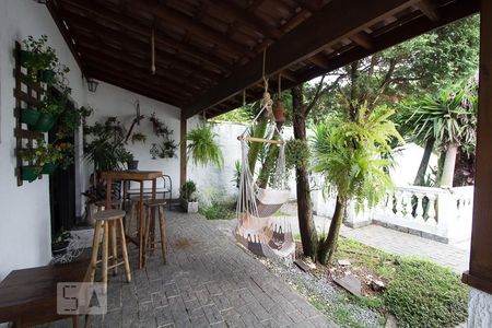 Casa para alugar com 401m², 4 quartos e 4 vagas Casa para alugar com 401m², 4 quartos e 4 vagasQuintal