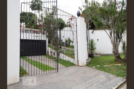Casa para alugar com 401m², 4 quartos e 4 vagas Casa para alugar com 401m², 4 quartos e 4 vagasFachada