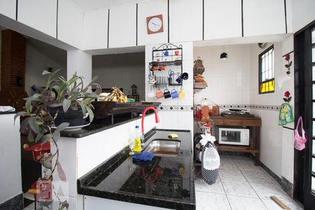 Casa para alugar com 401m², 4 quartos e 4 vagas Casa para alugar com 401m², 4 quartos e 4 vagasCozinha