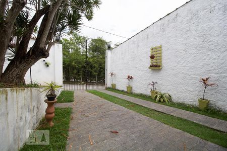 Casa para alugar com 401m², 4 quartos e 4 vagas Casa para alugar com 401m², 4 quartos e 4 vagasGaragem