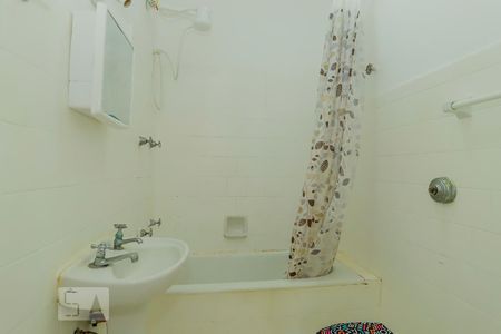 Banheiro  de apartamento para alugar com 1 quarto, 55m² em Copacabana, Rio de Janeiro