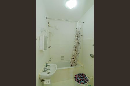 Banheiro  de apartamento para alugar com 1 quarto, 55m² em Copacabana, Rio de Janeiro