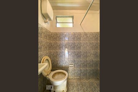 Banheiro de kitnet/studio para alugar com 1 quarto, 15m² em Braz de Pina, Rio de Janeiro