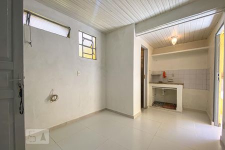Quarto / Cozinha de kitnet/studio para alugar com 1 quarto, 15m² em Braz de Pina, Rio de Janeiro