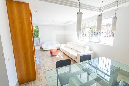 Apartamento para alugar com 4 quartos, 225m² em Santa Rosa, Belo Horizonte