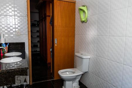 Apartamento para alugar com 215m², 3 quartos e 2 vagas Apartamento para alugar com 215m², 3 quartos e 2 vagasBanheiro da Suíte