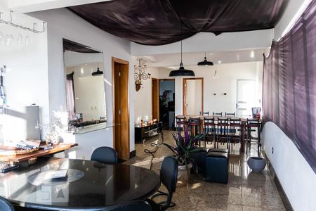 Salade Apartamento com 3 quartos, 215m² Ouro Preto