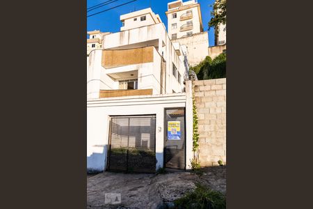 Apartamento para alugar com 215m², 3 quartos e 2 vagas Apartamento para alugar com 215m², 3 quartos e 2 vagasFachada