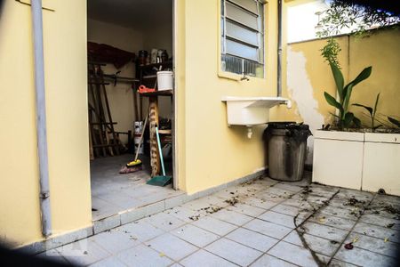 Casa à venda com 122m², 3 quartos e 2 vagas Casa à venda com 122m², 3 quartos e 2 vagasQuintal