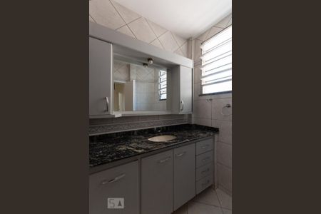 Banheiro de apartamento para alugar com 2 quartos, 74m² em Maracanã, Rio de Janeiro