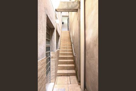 Casa para alugar com 65m², 1 quarto e 1 vagaEscada