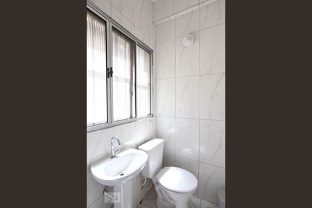 Banheiro de casa para alugar com 1 quarto, 65m² em Itaquera, São Paulo