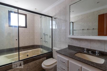 Apartamento para alugar com 207m², 4 quartos e 4 vagas Apartamento para alugar com 207m², 4 quartos e 4 vagasBanheiro da Suíte 2