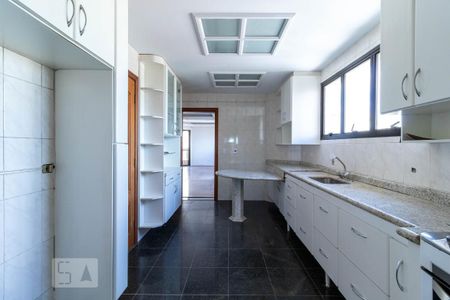 Apartamento para alugar com 207m², 4 quartos e 4 vagas Apartamento para alugar com 207m², 4 quartos e 4 vagasCozinha