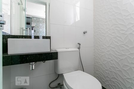 Casa para alugar com 98m², 3 quartos e 2 vagasBanheiro de Serviço