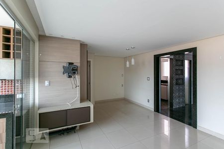 Casa para alugar com 98m², 3 quartos e 2 vagasSala