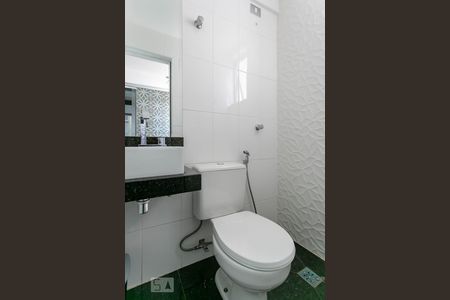 Casa para alugar com 98m², 3 quartos e 2 vagasBanheiro de Serviço