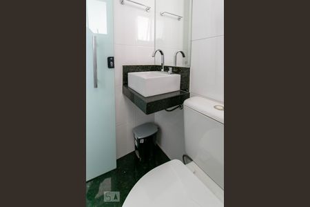 Casa para alugar com 98m², 3 quartos e 2 vagasBanheiro de Serviço