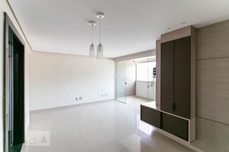 Casa para alugar com 98m², 3 quartos e 2 vagasSala