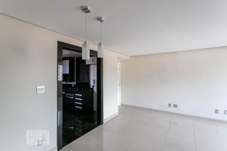 Casa para alugar com 98m², 3 quartos e 2 vagasSala