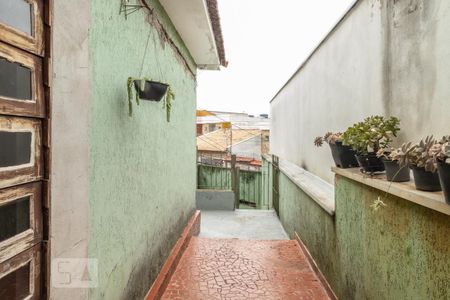 Casa à venda com 252m², 2 quartos e 5 vagasCorredor lateral externo