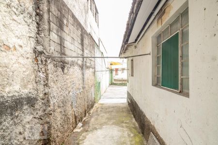 Casa à venda com 252m², 2 quartos e 5 vagasCorredor lateral externo