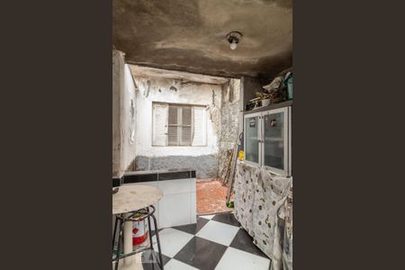 Casa à venda com 252m², 2 quartos e 5 vagasCorredor lateral externo