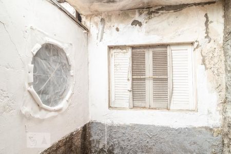 Casa à venda com 252m², 2 quartos e 5 vagasCorredor lateral externo