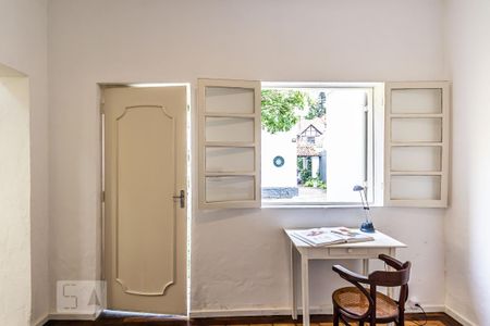 Sala/Quarto de kitnet/studio para alugar com 1 quarto, 30m² em Pacaembu, São Paulo