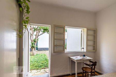 Sala/Quarto de kitnet/studio para alugar com 1 quarto, 30m² em Pacaembu, São Paulo