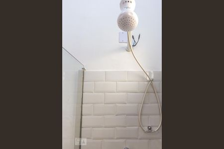 Banheiro de kitnet/studio para alugar com 1 quarto, 30m² em Pacaembu, São Paulo