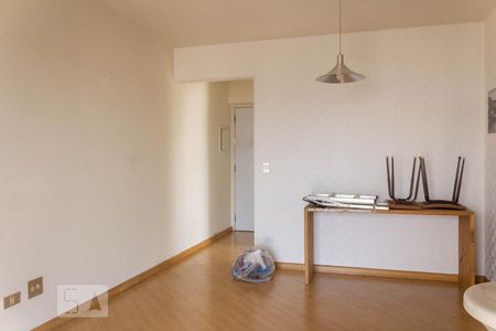 Apartamento para alugar com 75m², 2 quartos e 1 vaga Apartamento para alugar com 75m², 2 quartos e 1 vagaSala