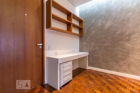 Apartamento à venda com 160m², 3 quartos e sem vaga Apartamento à venda com 160m², 3 quartos e sem vagaEscritório