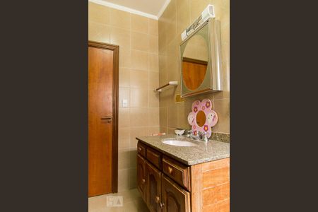 Casa à venda com 216m², 4 quartos e 3 vagasBanheiro da suíte 2