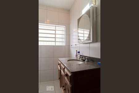 Casa à venda com 216m², 4 quartos e 3 vagasBanheiro social