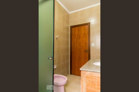 Casa à venda com 216m², 4 quartos e 3 vagasBanheiro da suíte 2