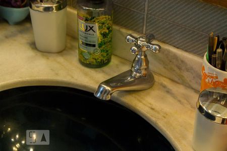 Casa à venda com 216m², 4 quartos e 3 vagasBanheiro da suíte 1 - Torneira